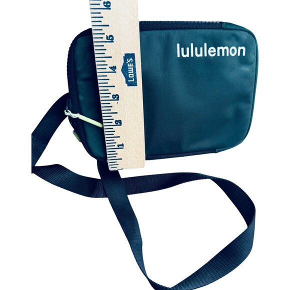 Lululemon Easy Access Crossbody dark teal Bag Nylon Belt Black Adjustable Strap - Picture 8 of 9